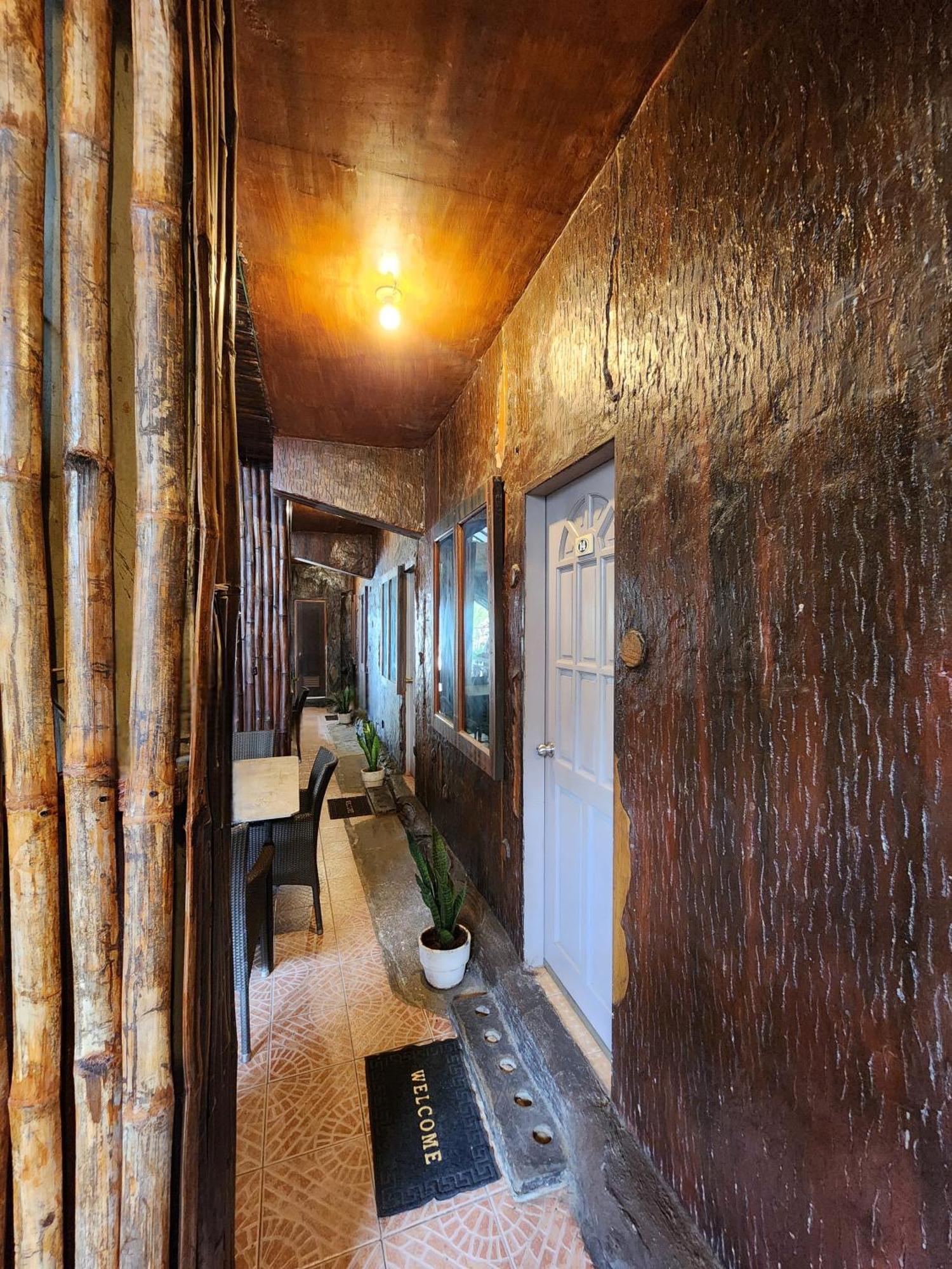 MB's ガーデン イン マクタン エクステリア 写真